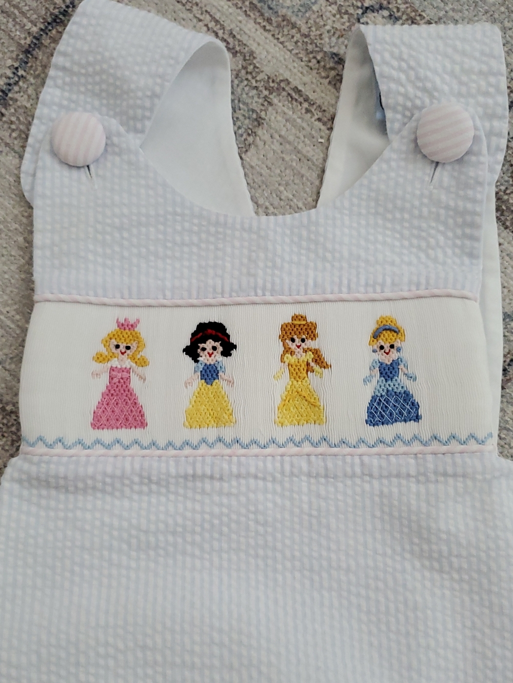 Three Sisters Toddler Girls Smocked Embroidered Disney Princess Outfit Set Sz2T - Picture 4 of 9